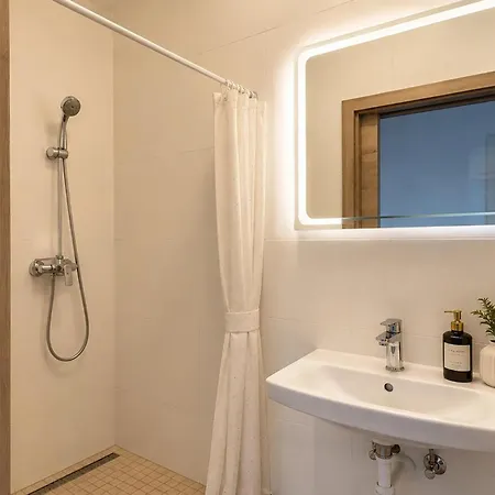 3 Bedroom Front In *